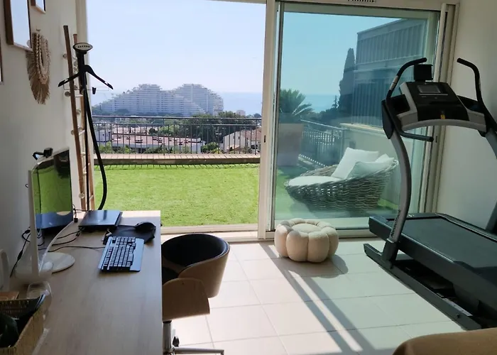 06 Bl - Superb Contemporary With Sea View *