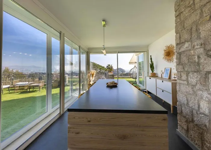 06 Bl - Superb Contemporary With Sea View Willa